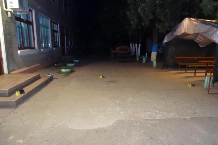 Кривава сутичка на Одещині: через неприязні взаємини односелець шпирнув чоловіка ножем прямо центрі села